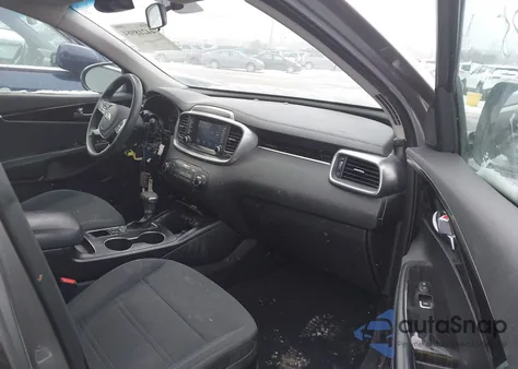 2019 Kia Sorento 2.4L L из США, поврежденный, VIN 5XYPG4A38KG434125